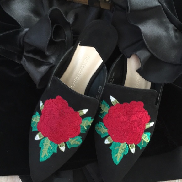 HEAVENLYSOLES Kitten Heel Embroidered Mules - Picture 1 of 12